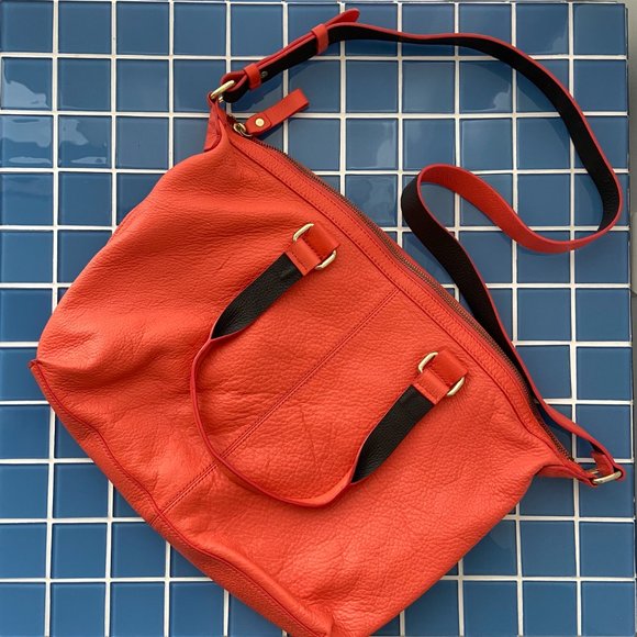 SOLD! GAP Leather Crossbody Purse - Picture 3 of 9
